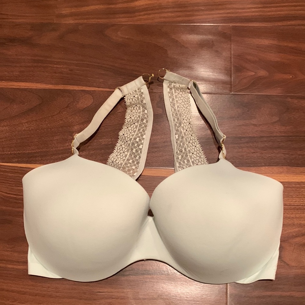VS “Incredible” Mint Lace Back Bra